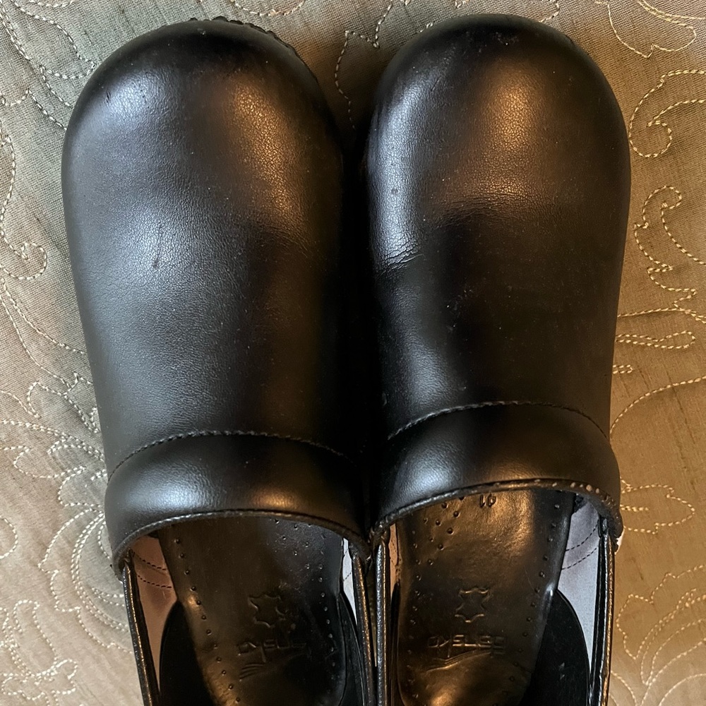 Black Danskos